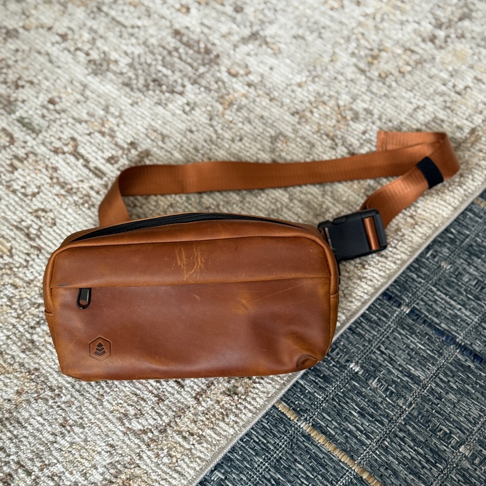Evergreen Brown Leather Crossbody Camera Bag / Sling